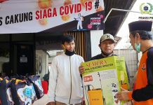 Mencegah Penularan H Muhayar Anggota DPRD DKI Bagikan Alat Semprot Disinfectant